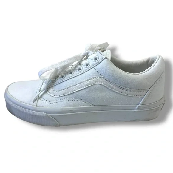 Vans Women's Size 8 Old Skool Skate Shoe White Classic Canvas Low Top Sneakers - Picture 1 of 10